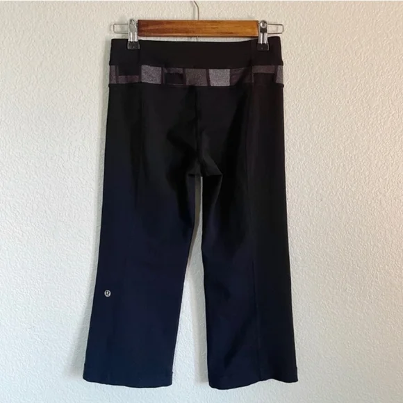 Lululemon Reversible Groove Cropped Leggings Athletic Workout Pants Size 4 Yoga - Picture 2 of 8
